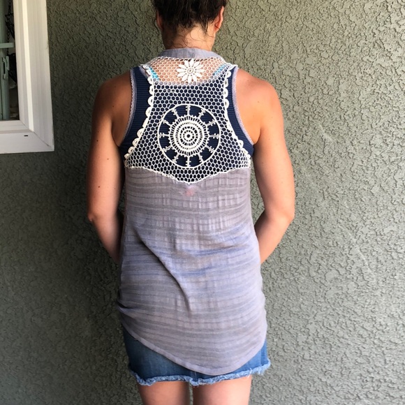 🍁3/$25🍁 Crochet Back sleeveless Cardigan/Vest - Picture 2 of 12